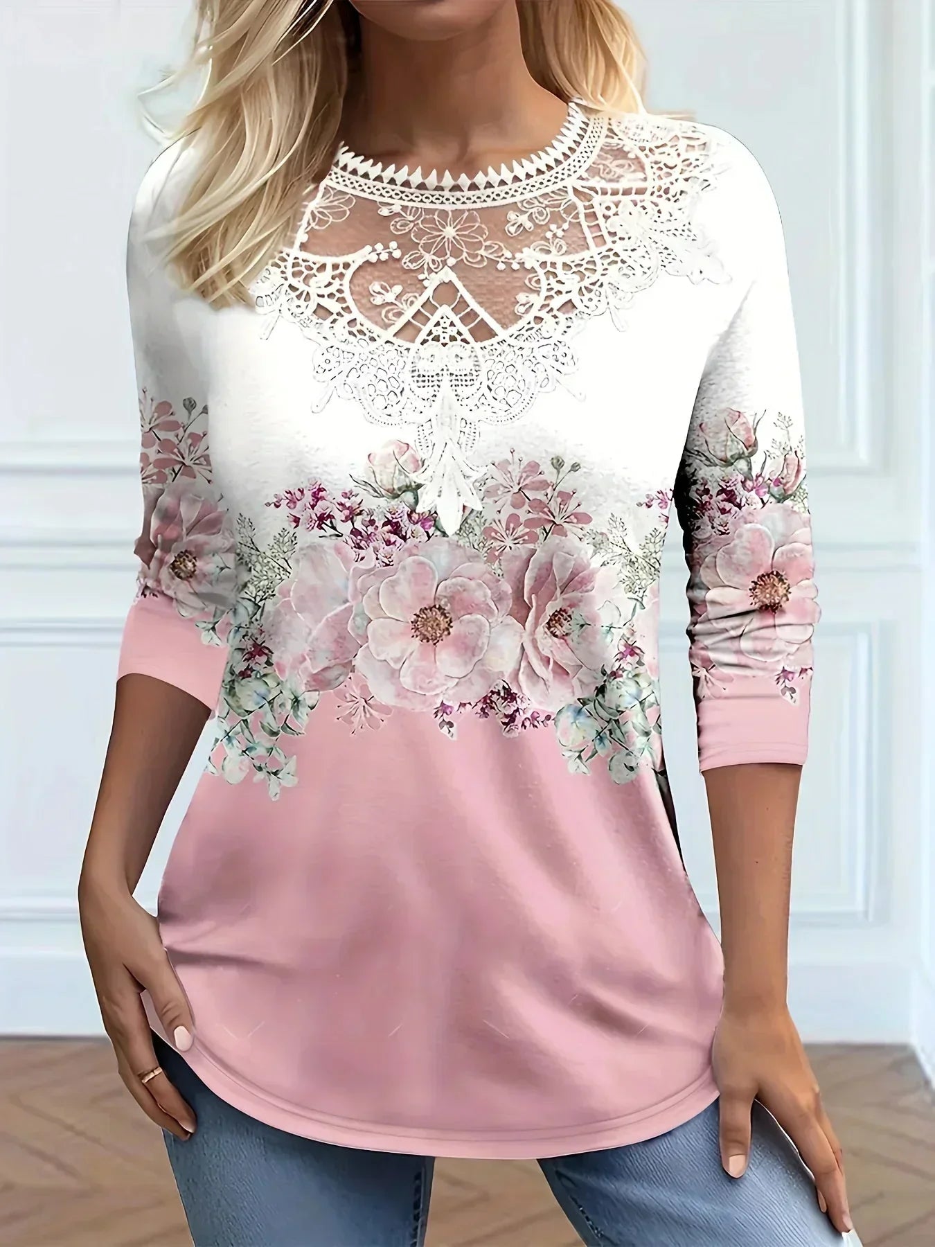 Sissy - T-shirt met bloemmotief en kanten details