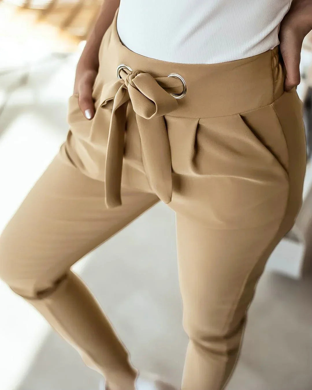 Lisa | High-Waist Broek met Strikdetail | Elegant en Praktisch | Stretch Stof