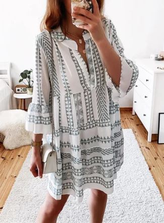 Juliene Halflange jurk met uitlopende mouwen