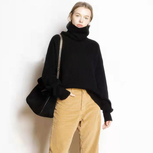 Claudine Losse en casual coltrui