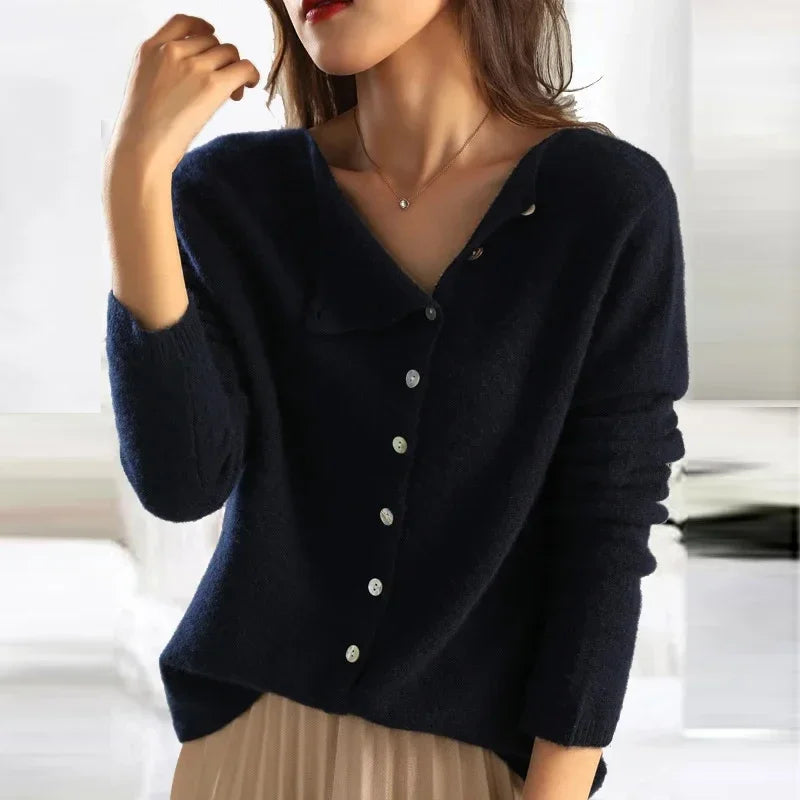 Zuri Eleganter Pullover mit trendigem Knopfverschluss