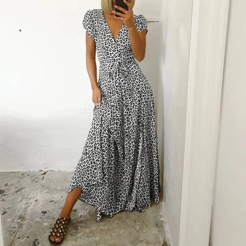 Lange jurk met dierenprint en korte mouwen voor een moderne look