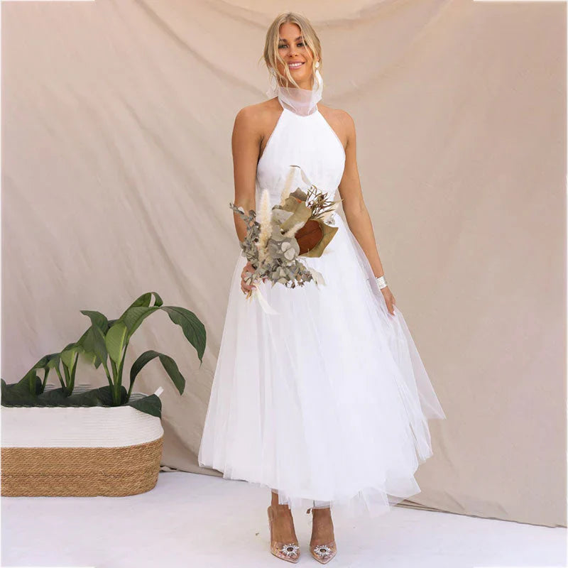 Daphne Netjurk met hoge halslijn