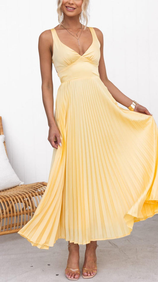 Elegante lange avondjurk met open rug en zachte geplooide rok