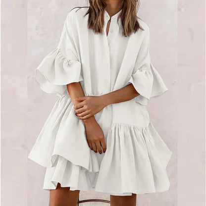Casual monochrome jurk met V-hals en pastelkleurige rok
