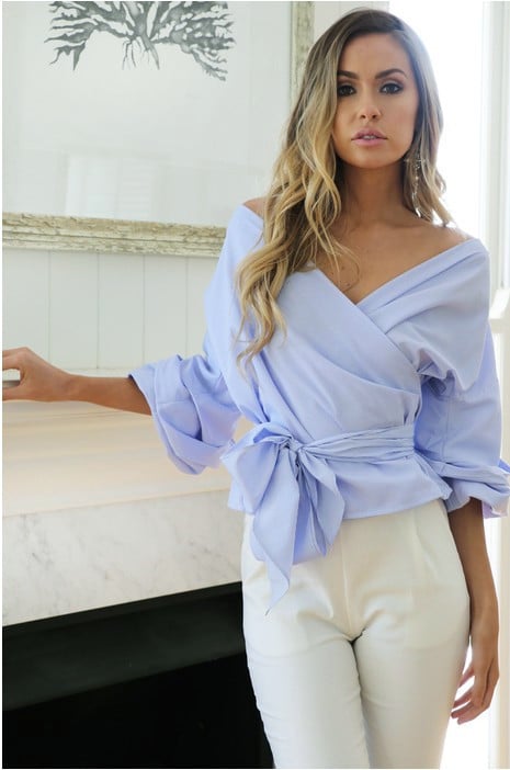 Noelle - Korte kanten blouse met dubbele rij knopen