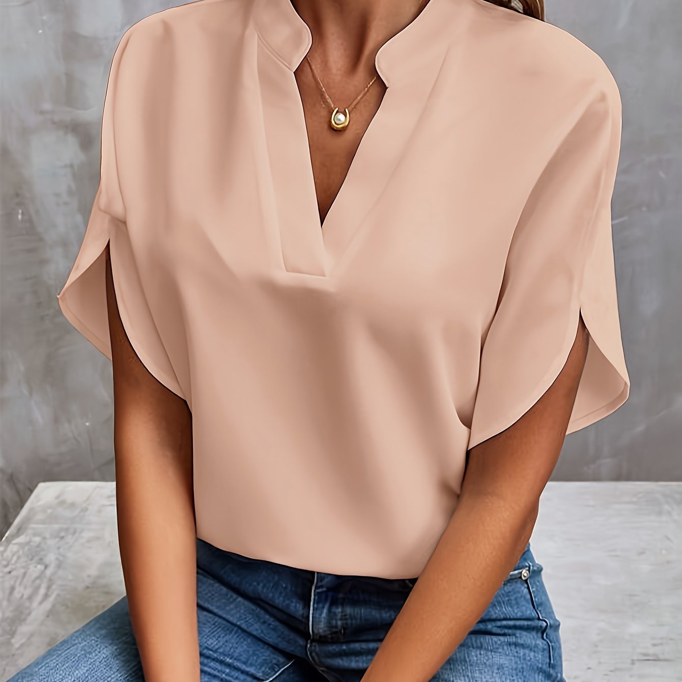 Lotte | Effen blouse met inkeping en korte mouwen