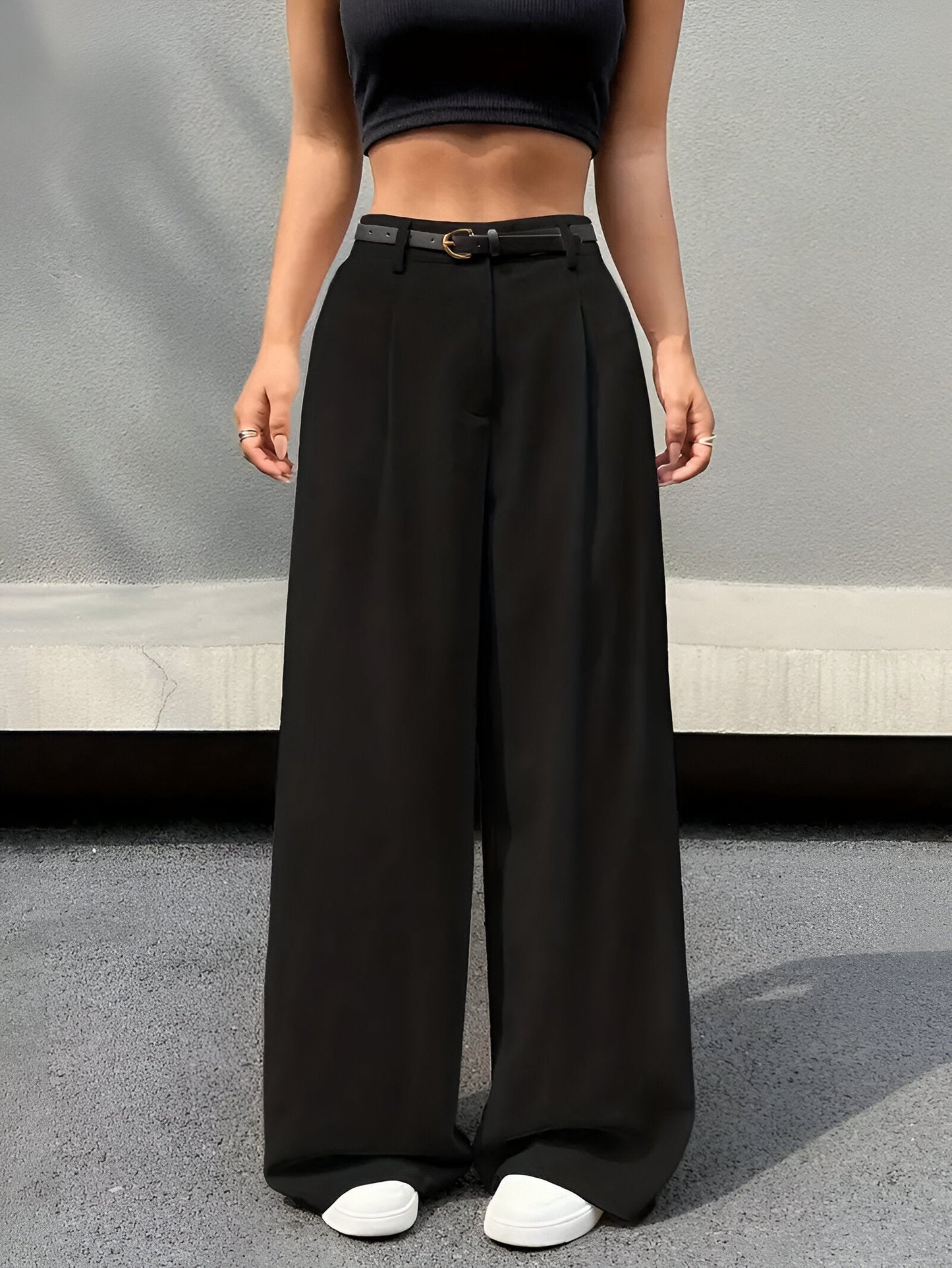Elegante broek met een hoge taille en wijde, geplooide pijpen