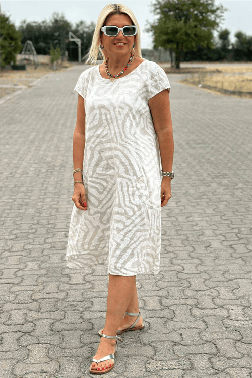 Bonnie Halflange rayon jurk met zebraprint en ronde halslijn