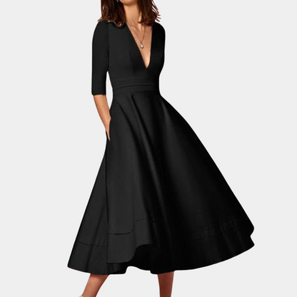 Elegante damesjurk met vhalslijn