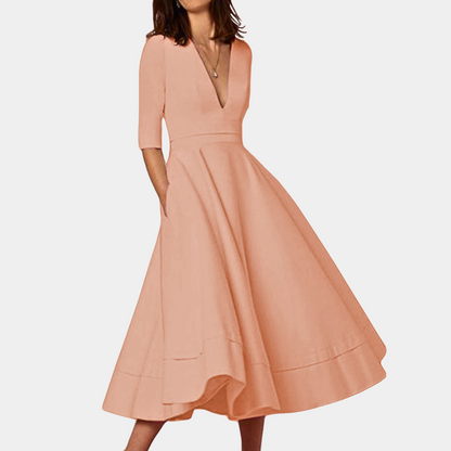 Elegante damesjurk met vhalslijn