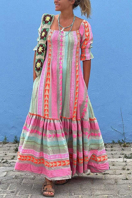 Carlisha jurk met vierkante halslijn en zomerse stijl