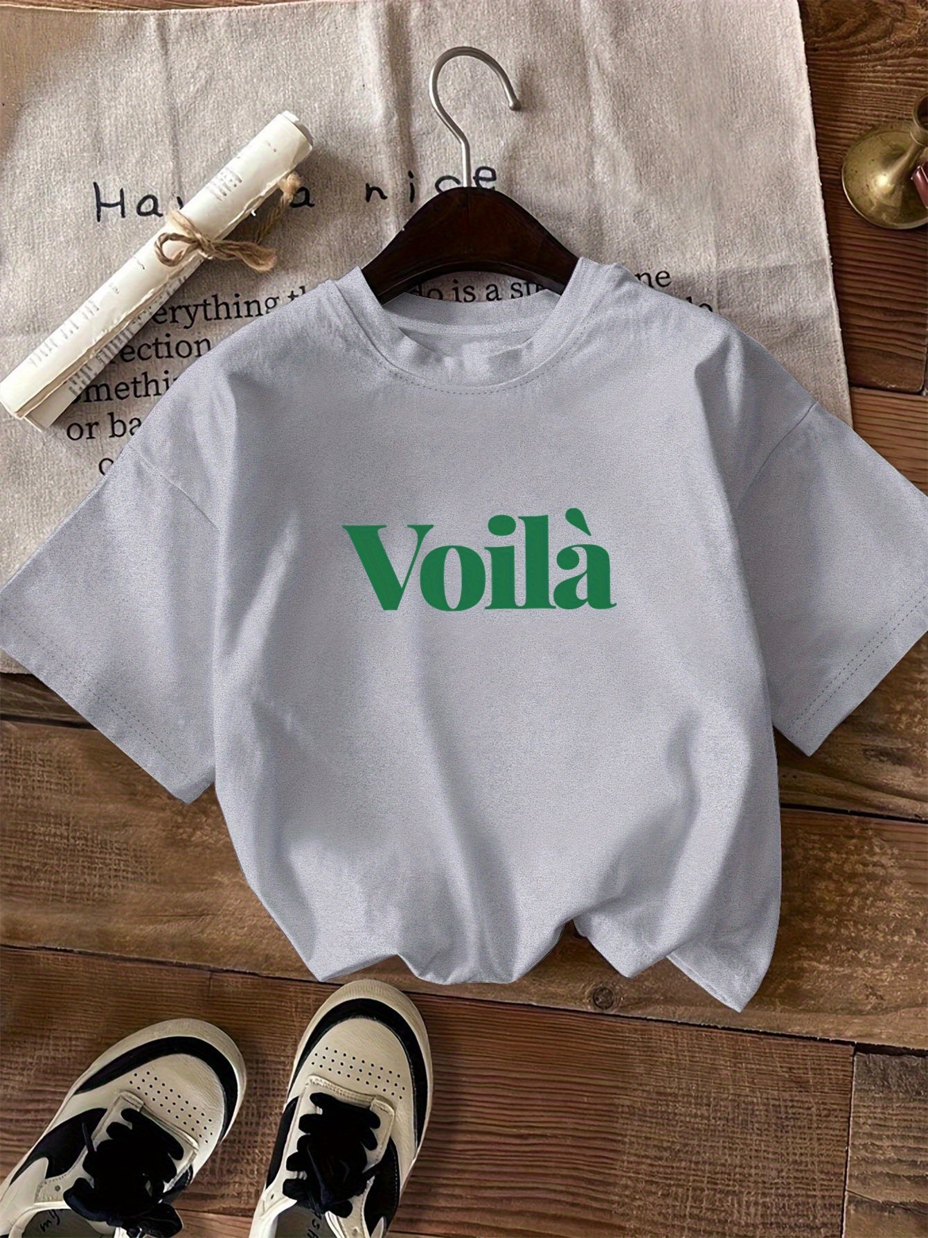 Casual grafisch T-shirt - Voilà Tekstopdruk & Ronde Hals Ontwerp