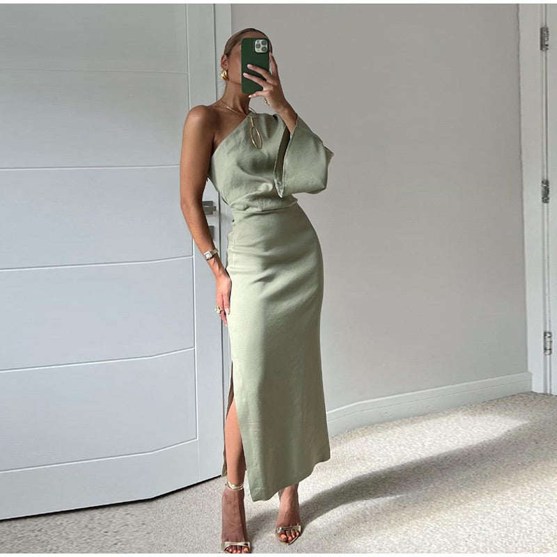 Elegante midi-jurk met lange, wijde, eenvoudige mouwen