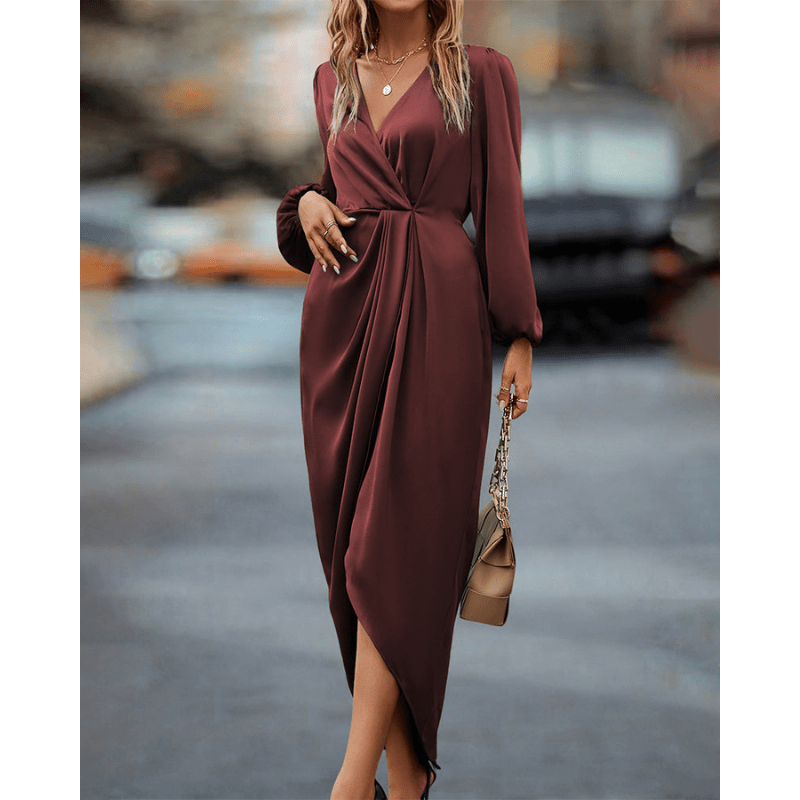 Elegante midi-jurk met lange mouwen en moderne stijl