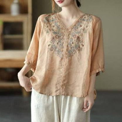 Geborduurde damesblouse