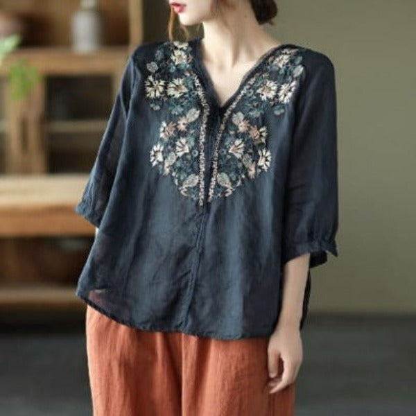 Geborduurde damesblouse