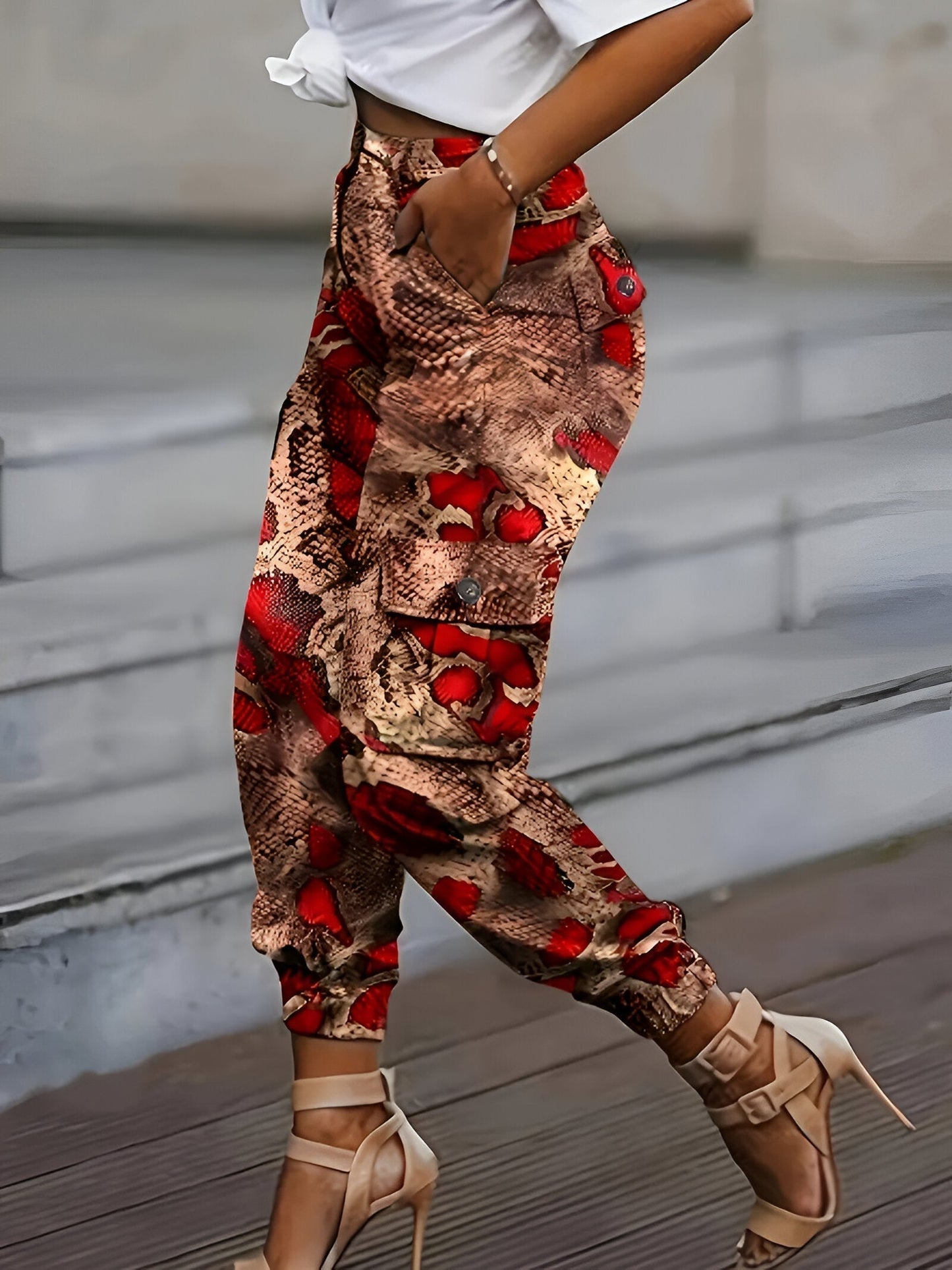 Chique joggingbroek met slangenprint en hoge tailleband