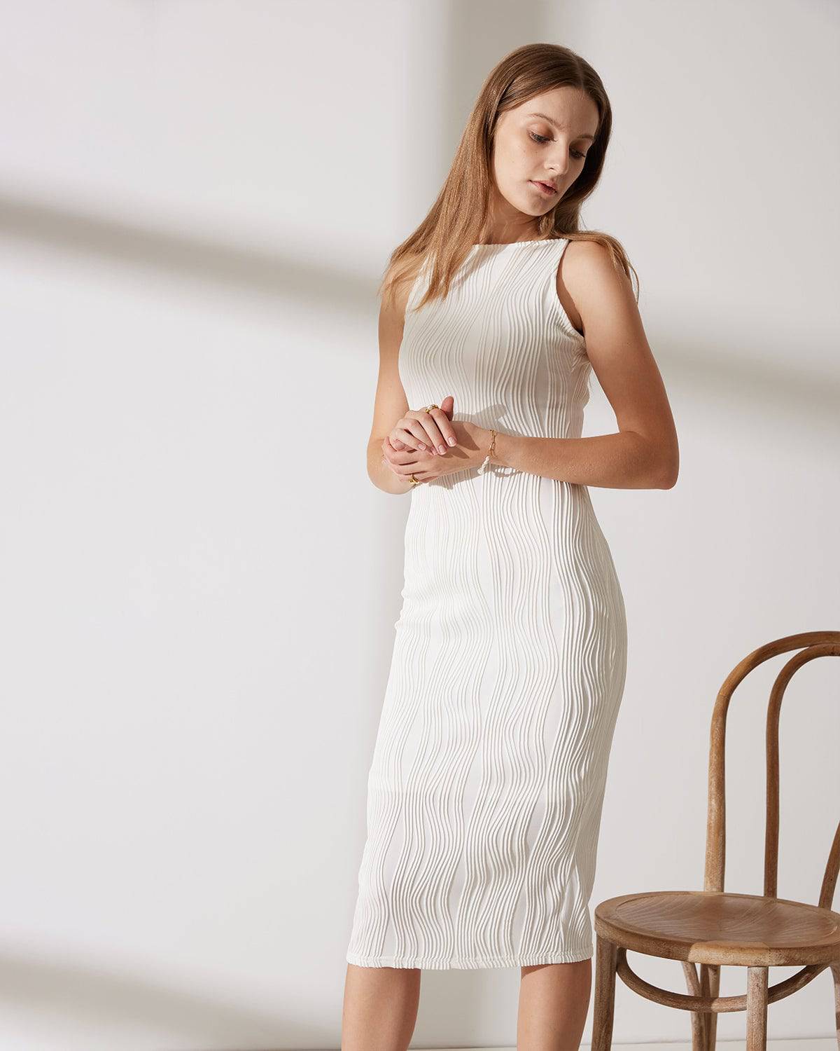 Elegante midi-jurk met smalle bandjes in moderne stijl