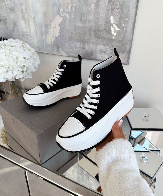 Adelia - Klassieke Zwarte High-Top Sneakers