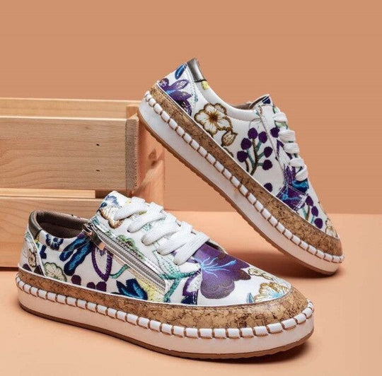 Santorin i bloemen sneaker trend van het seizoen