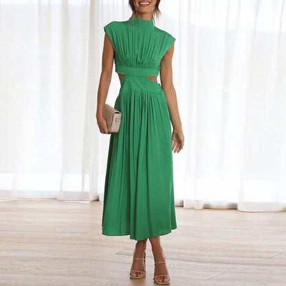 Elegante zomerjurk met hoge kraag en zwierige snit