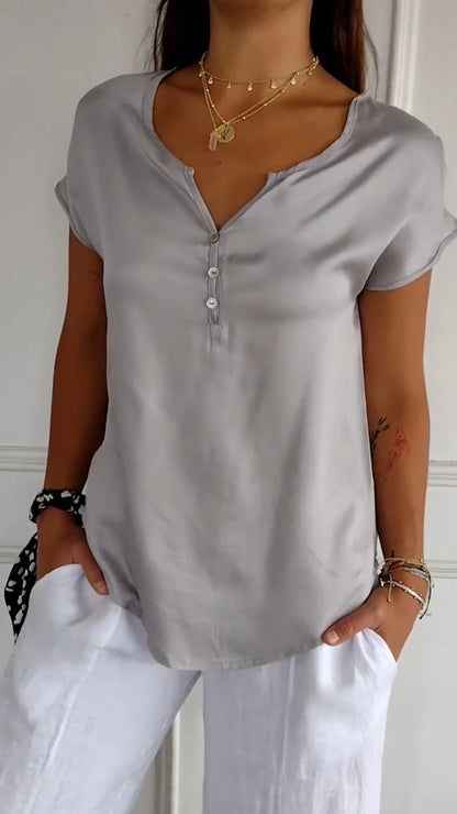 Ardovian™ V-hals T-shirt in tijdloze elegantie