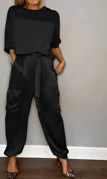 Tweedelige set met eenkleurige satijnen top en broek voor dames
