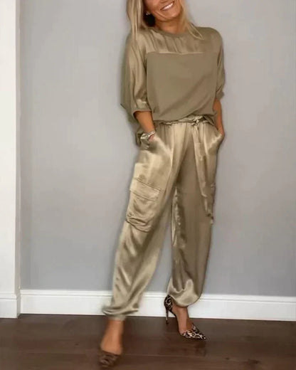 Tweedelige set met eenkleurige satijnen top en broek voor dames