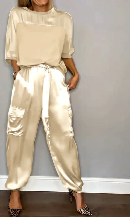 Tweedelige set met eenkleurige satijnen top en broek voor dames