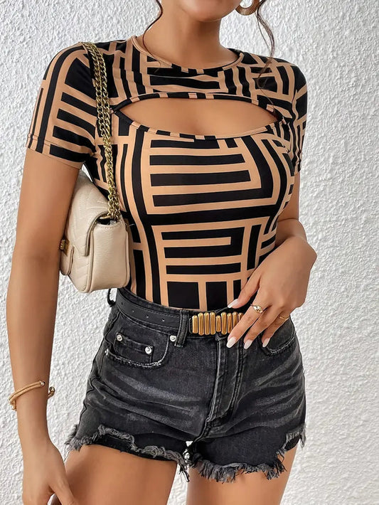 Jamie | Elegante Geometrische T-Shirt met Halsuitsnijding voor een Gedurfde Look